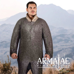 Kettenhemd Hauberk – 9 mm keilvernietete Flachringe aus Stahl auf https://armatae.shop