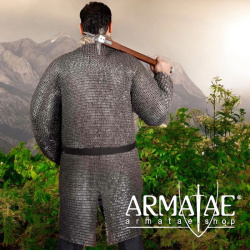 Kettenhemd Hauberk – 9 mm keilvernietete Flachringe aus Stahl auf https://armatae.shop