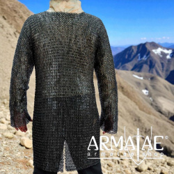 Kettenhemd Hauberk – 9 mm Mix Stahl geschwärzt auf https://armatae.shop