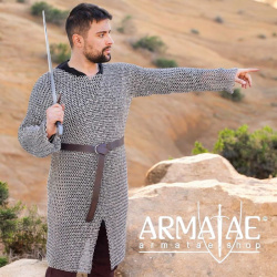 Kettenhemd Hauberk aus vernieteten 10 mm Aluminium Rundringen auf https://armatae.shop