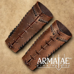 Lederarmschützer mit Kettenverstärkung auf https//armatae.shop