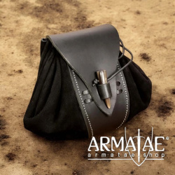 Mittelalterliche Gürteltasche mit echtem Hornverschluss auf https://armatae.shop