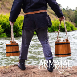 Mittelalterlicher Holzeimer – Handgefertigter Wasserbehälter aus Hartholz auf https://armatae.shop