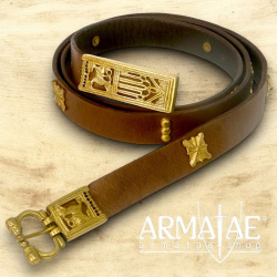 Mittelalterlicher Ledergürtel mit Schnalle, Nieten, Gürtelendbeschlag aus massivem Messing auf https://armatae.shop