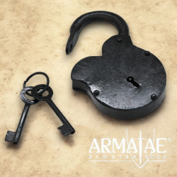 Mittelalterliches Vorhängeschloss aus Stahl mit 2 Schlüssel auf https://armatae.shop