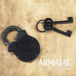 Mittelalterliches Vorhängeschloss aus Stahl mit 2 Schlüssel auf https://armatae.shop