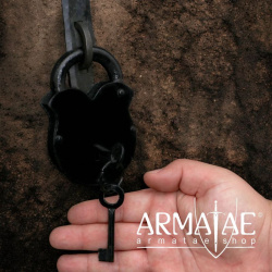 Mittelalterliches Vorhängeschloss aus Stahl mit 2 Schlüssel auf https://armatae.shop