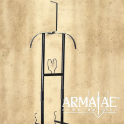 Rüstungsständer inkl. Holzsockel auf https://armatae.shop