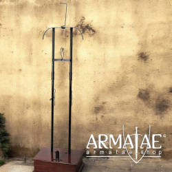 Rüstungsständer inkl. Holzsockel auf https://armatae.shop