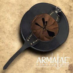Spanischer Morionhelm mit rotem Federbusch auf https://armatae.shop