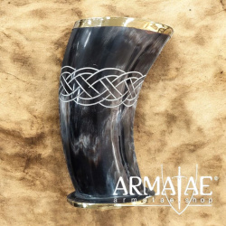 Trinkhornbecher mit Messingrand auf https://armatae.shop