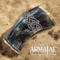 Trinkhornbecher mit Messingrand auf https://armatae.shop