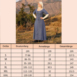 Mittelalterliches Damenkleid – Halbarmkleid mit Schnürung vorne auf https://armatae.shop