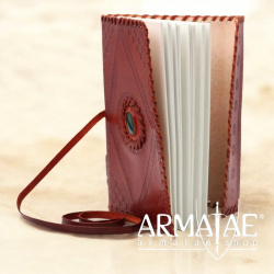 Mittelalterliches Journal mit grünem Stein, handgefertigtes Vintage-Tagebuch auf https://armatae.shop