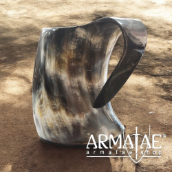 XL Bierkrug 800 ml aus echtem Horn auf https://armatae.shop