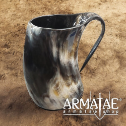 XL Bierkrug 800 ml aus echtem Horn auf https://armatae.shop