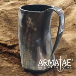 XXL Bierkrug 1000 ml aus echtem Horn auf https://armatae.shop