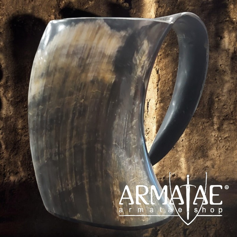 XXL Bierkrug 1000 ml aus echtem Horn auf https://armatae.shop XXL Bierkrug 1000 ml aus echtem Horn auf https://armatae.shop