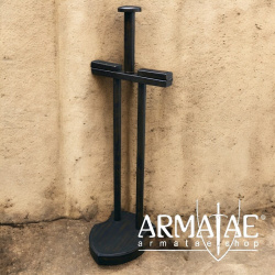Massiver Rüstungsständer Holz auf https://armatae.shop
