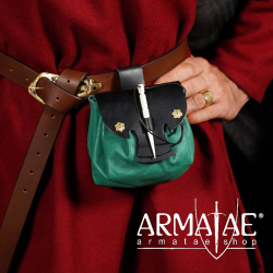 Renaissance Lederbeutel mit Gürtelschlaufe in Grün oder Rot auf https://armatae.shop