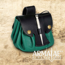 Renaissance Lederbeutel mit Gürtelschlaufe in Grün oder Rot auf https://armatae.shop