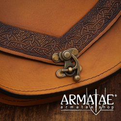 Leder Gürteltasche mit keltischer Punzierung auf https://armatae.shop