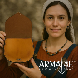 Leder Gürteltasche mit keltischer Punzierung auf https://armatae.shop