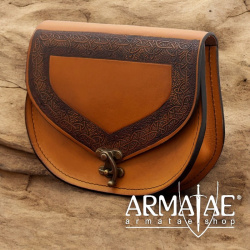 Leder Gürteltasche mit keltischer Punzierung auf https://armatae.shop