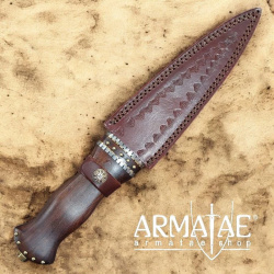 Damast Dirk mit punzierter Lederscheide auf https://armatae.shop