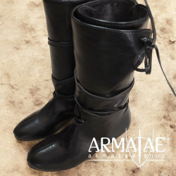 Mittelalterliche LARP Stiefel Schwarz von https://armatae.shop - Bild 1