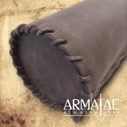 Armbrustbolzen-Köcher aus gefettetem Nubukleder auf https://armatae.shop - Bild 4
