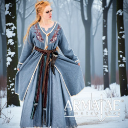 Wikinger Birka Mantel Skadi Taubenblau auf https://armatae.shop - Bild 1