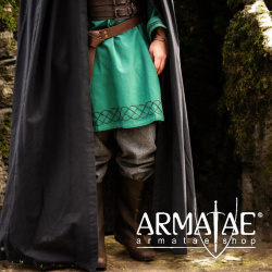 Großer Umhang mit Kapuze in 7 verschiedenen Farben auf https://armatae.shop-Bild 10