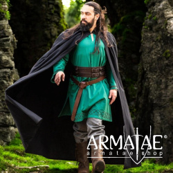 Großer Umhang mit Kapuze in 7 verschiedenen Farben auf https://armatae.shop-Bild 12