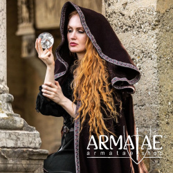 Umhang mit großer Kapuze "Theresa" Braun von Leonardo Carbone auf https://armatae.shop - Bild 2