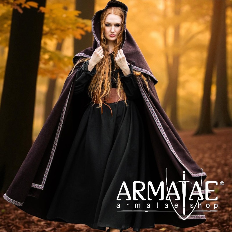 Umhang mit großer Kapuze "Theresa" Braun von Leonardo Carbone auf https://armatae.shop - Bild 1