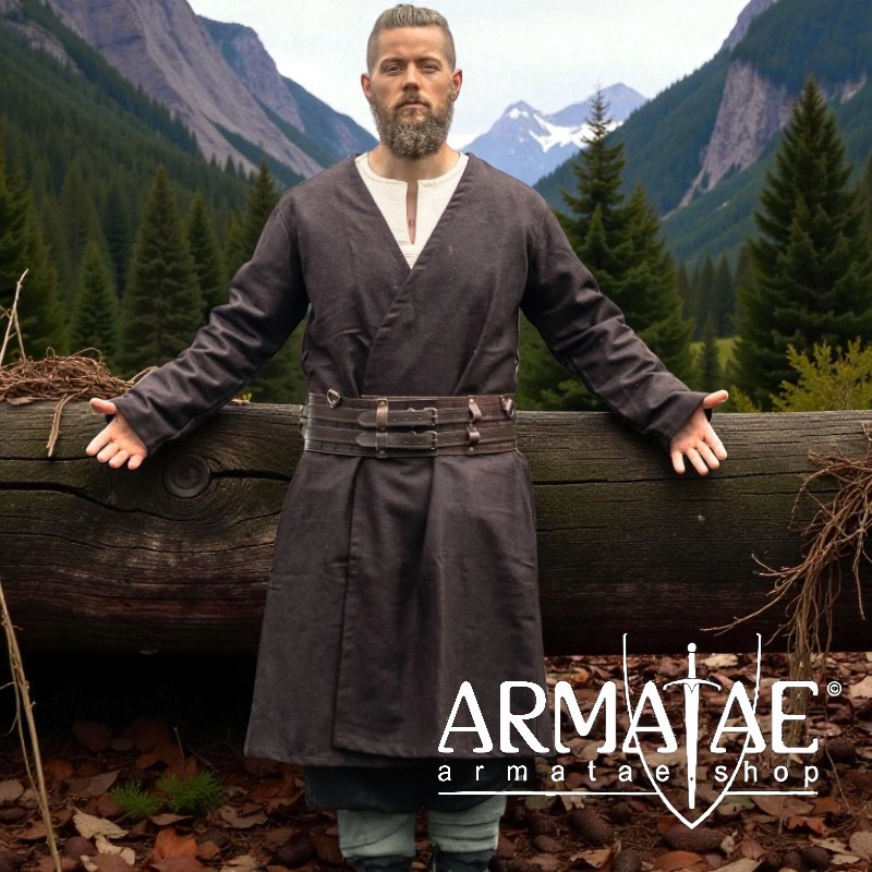 Wikinger Klappenrock Balder Dunkelbraun von Leonardo Carbone auf https://armatae.shop - Bild 1