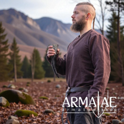 Wikingertunika „Ivar“ Braun aus robuster Baumwolle von Leonardo Carbone auf https://armatae.shop - Bild 2