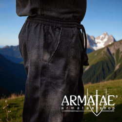 Wikinger-Wollhose „Jorgen“  Schwarz | Robuste Wikingerhose mit Schnürung & Gummizug auf https://armatae.shop - Bild 4