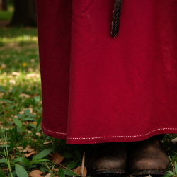 Wikinger Kleid Helga rot auf https://armatae.shop - Bild 5