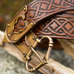 Mittelalter-Gürtel aus Leder mit Messingschnalle (13.–15. Jahrhundert) auf https://armatae.shop - Bild 2