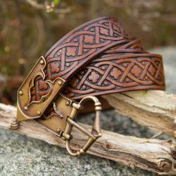 Mittelalter-Gürtel aus Leder mit Messingschnalle (13.–15. Jahrhundert) auf https://armatae.shop - Bild 4