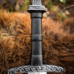 LARP Schwert Caelric – Wikinger‑Polsterwaffe 109 cm, detailreich & sicher auf https://armatae.shop - Bild 3