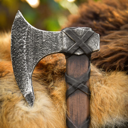 LARP Wikinger Axt Torvald – Polsterwaffe mit Fiberglaskern, 62 cm auf https://armatae.shop - Bild 2