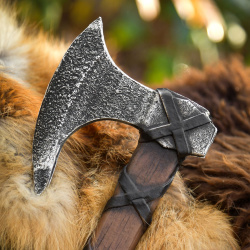LARP Wikinger Axt Torvald – Polsterwaffe mit Fiberglaskern, 62 cm auf https://armatae.shop - Bild 4