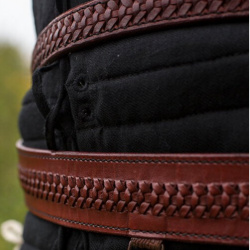 Geflochtener Schwertgürtel aus Vollnarbenleder Rot auf https://armatae.shop - Bild 4