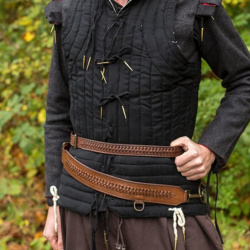 Geflochtener Schwertgürtel aus Vollnarbenleder Braun auf https://armatae.shop - Bild 1