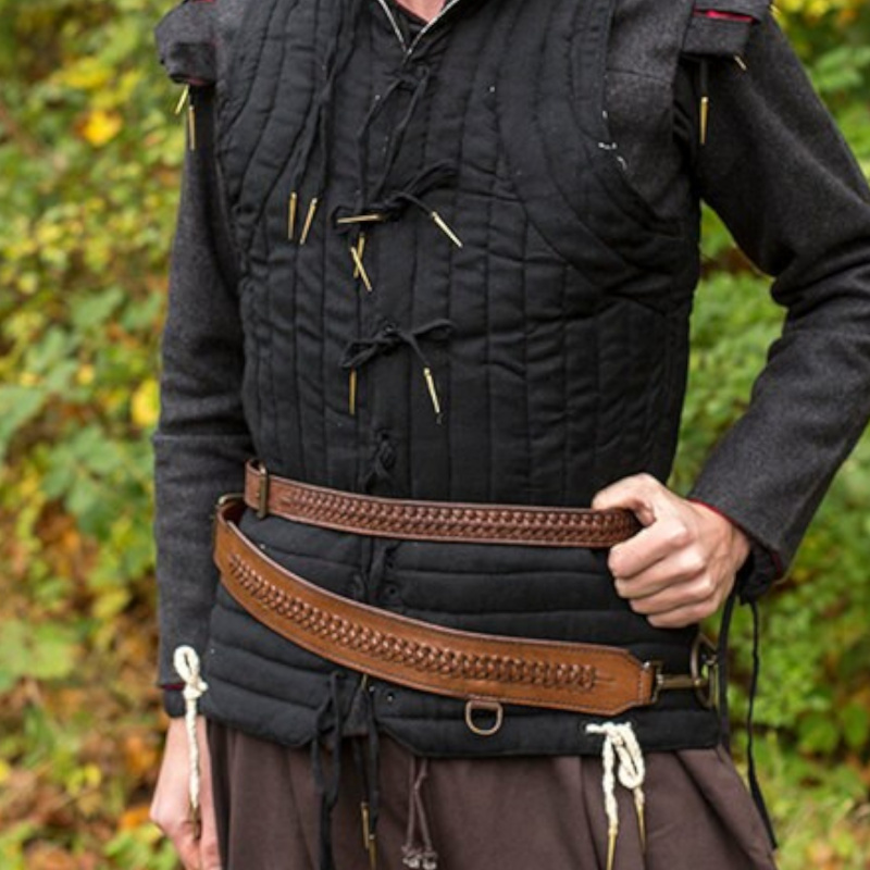 Geflochtener Schwertgürtel aus Vollnarbenleder Braun auf https://armatae.shop - Bild 1