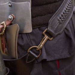 Stangenholster aus Leder für Flaggen, Standarten etc. in 4 verschiedenen Farben auf https://armatae.shop - Bild 8