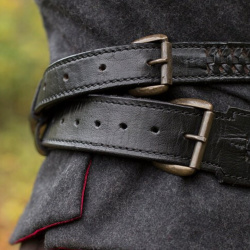 Geflochtener Schwertgürtel aus Vollnarbenleder Schwarz auf https://armatae.shop - Bild 2